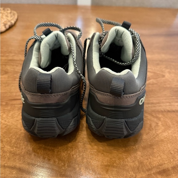 Oboz Women's Brown Athletic Shoes - Picture 4 of 5